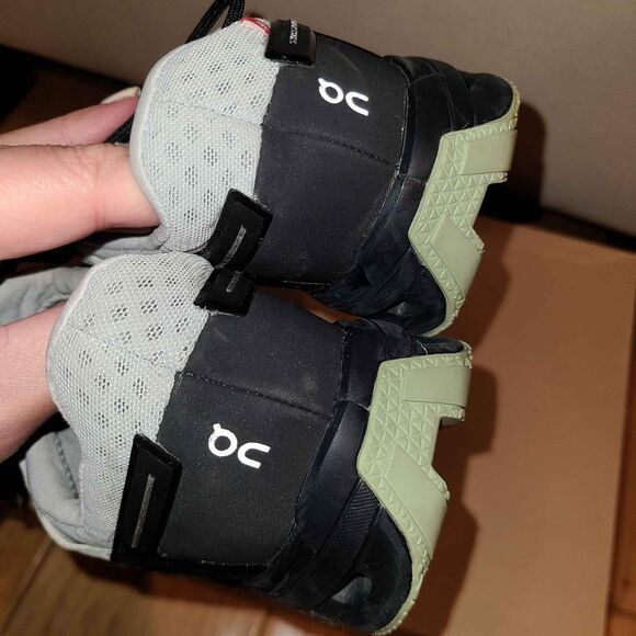 On Cloud Cloudventure Peak Swiss Trail Running Sneakers Tennis Shoe Women Size 7 - Picture 6 of 7